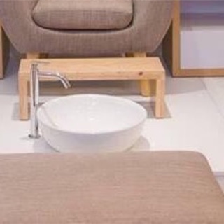 Kệ gỗ kê chân Nail