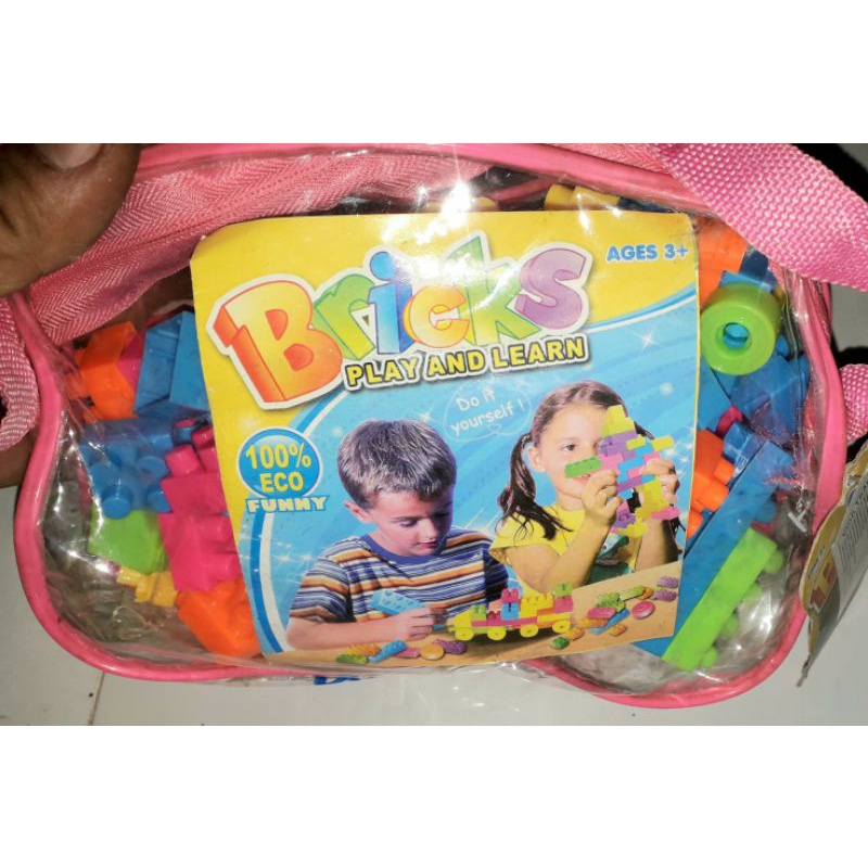 Một bộ giỏ ráp đa năng bằng nhựa có nhiều chi tiết