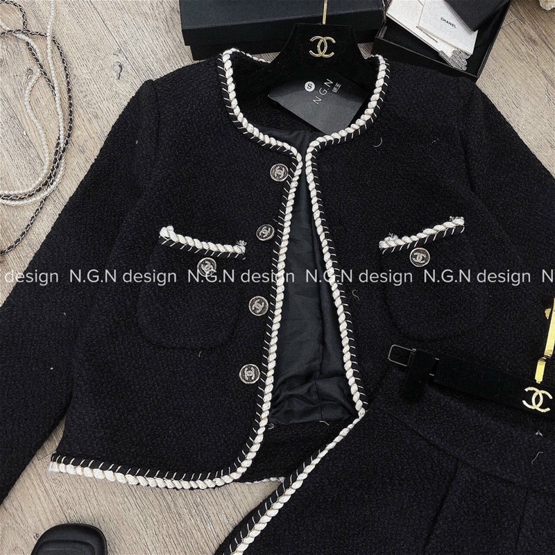 🤎🤎Có 1 sự xuất sắc ko hề nhẹ ở đâyyy 🤪🤪 set dạ chanel đen sang dã man ko hề già 1 chút nàooo 2 sz sm