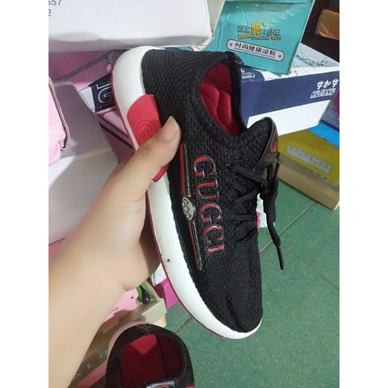 Xả giày bé