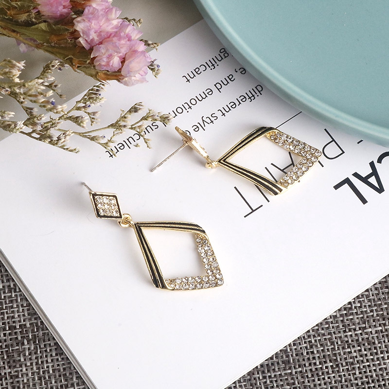 Bông Tai Đính Đá Phong Cách Thời Trang Hàn Quốc