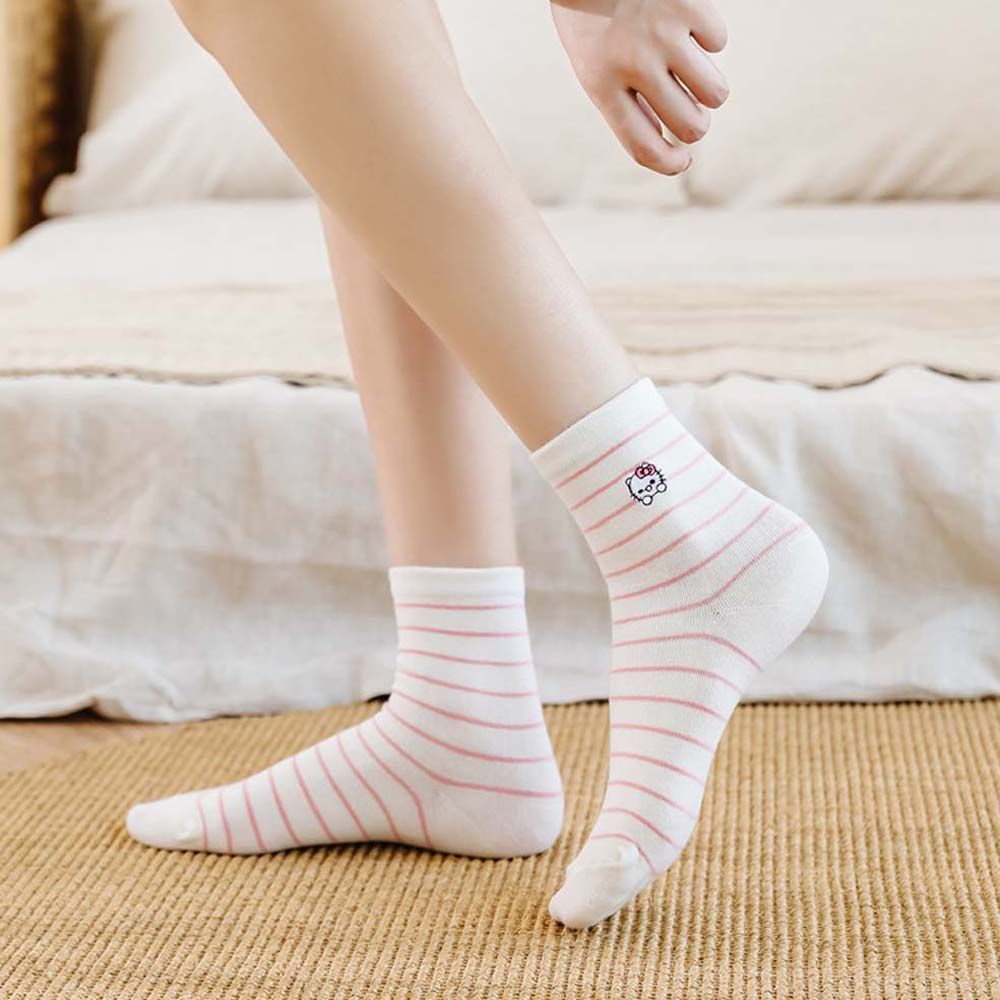 Đôi vớ cotton thoáng khí in hình mèo Hello Kitty dễ thương dành cho nữ