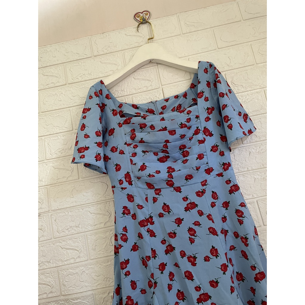 Đầm cổ vuông họa tiết hoa hồng