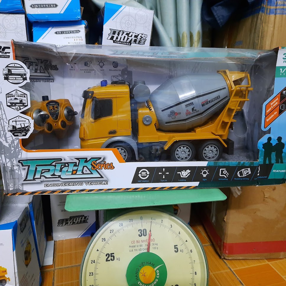 Đồ chơi trẻ em mô hình xe chở bê tông điều khiển từ xa có đèn nháy sáng