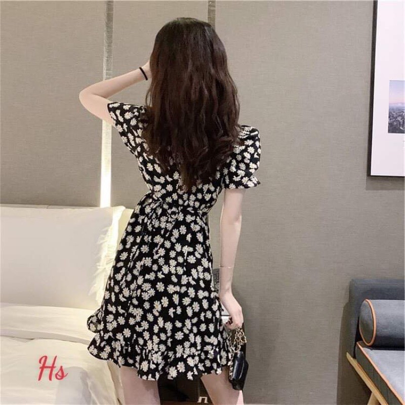Váy đen cổ vuông hoa cúc HS52