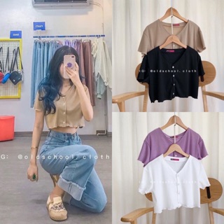 Áo croptop gân tay ngắn cổ tim gài nút cuốn biên