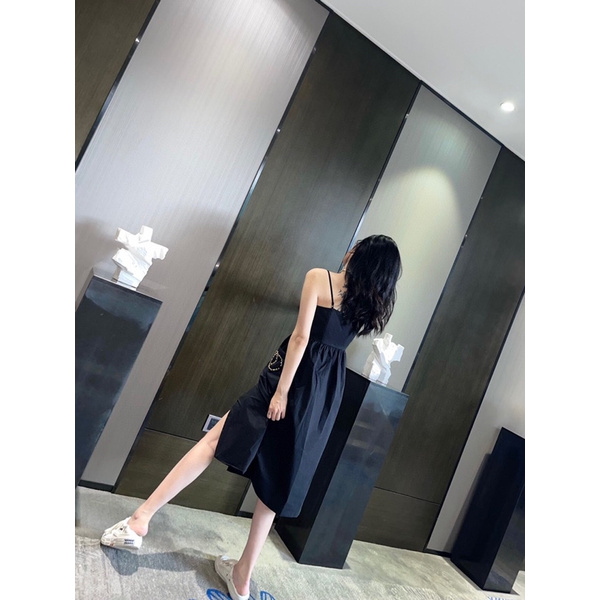 Váy dây treo nữ sử dụng loại vải cotton lót tốt nhất, may theo kiểu vải đại diện, mặc vào là quá đẹp 𝘾𝙝𝙖𝙣𝙚𝙡 CN 𝘾𝙝𝙖𝙣𝙚𝙡