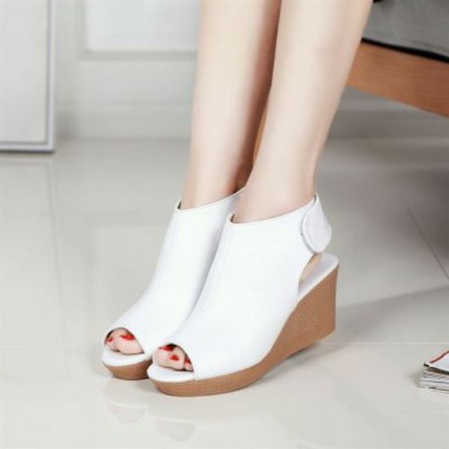 Giày vừa nhẹ vừa êm