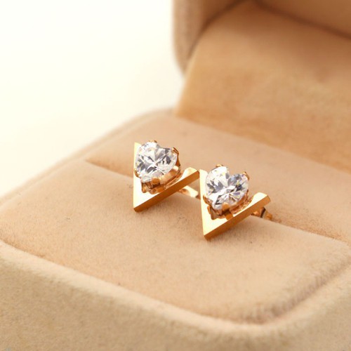 Bông Tai Titan Ko Đen Chữ V Đính Đá Nhân Tạo TT 2802