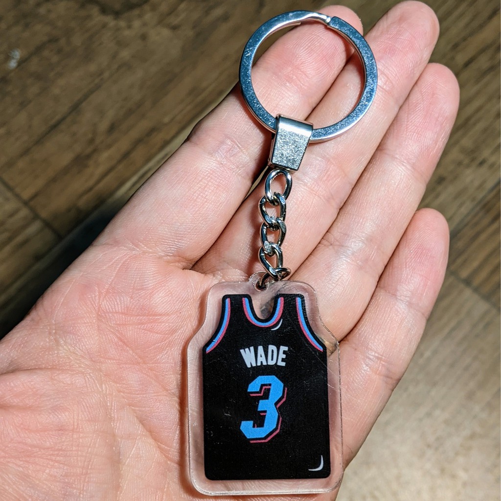 Móc đeo chìa khóa áo thi đấu các ngôi sao NBA ( 4.7 x 3.3 cm)