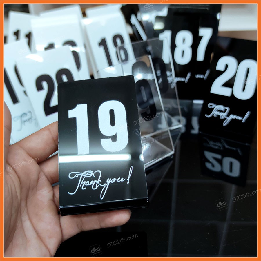 Combo 10 thẻ số bàn cà phê - Biển số bàn mica - Kệ số mica để bàn - Số 01 đến 50