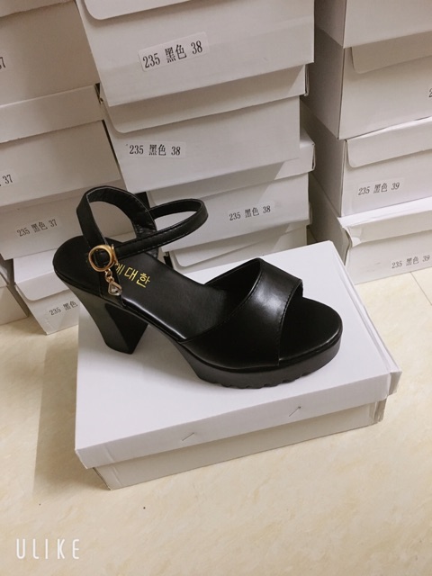 Sandal cao gót 9p, có 2 màu đen và trắng