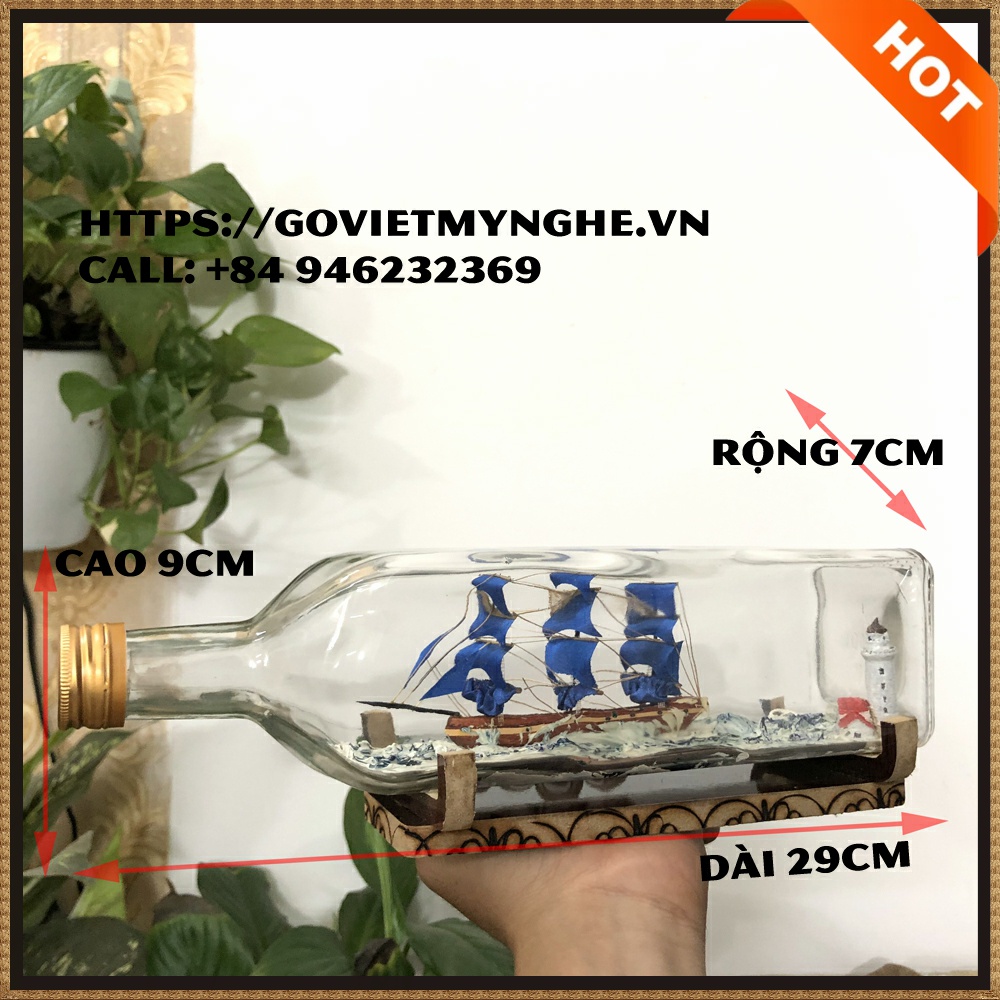 Mô hình thuyền gỗ trong chai thủy tinh kèm tiểu cảnh sóng biển và hải đăng - Buồm Xanh - Thủ công mỹ nghệ Việt Nam