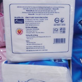 Khăn giấy lụa WATERSILK gói vuông.