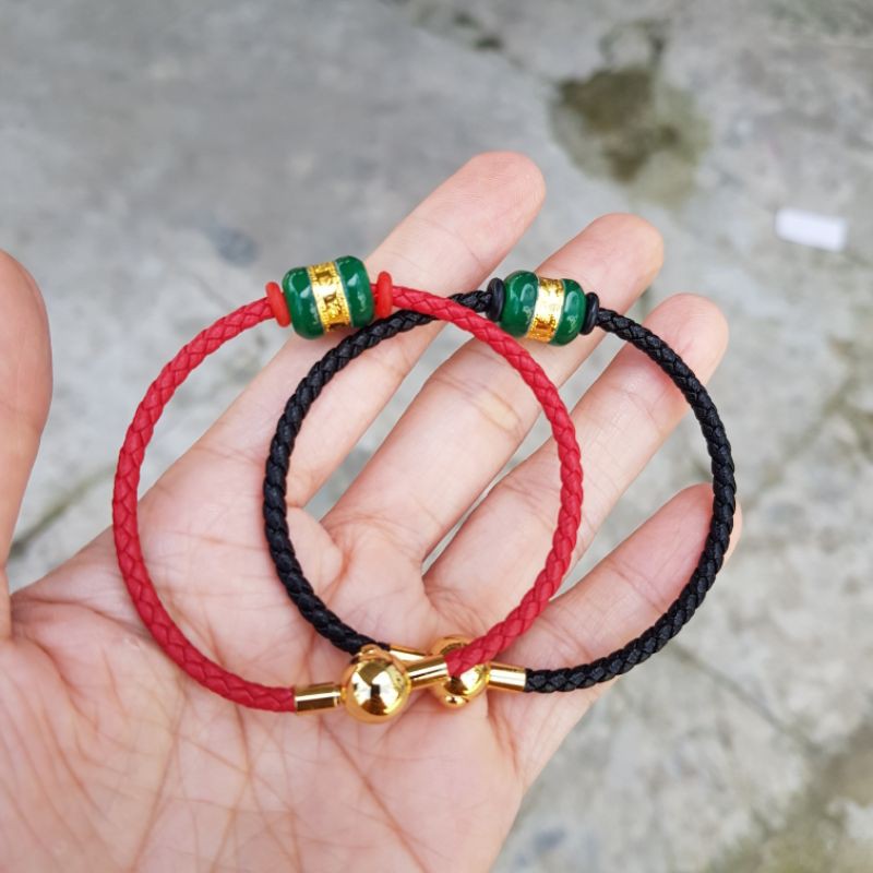 Vòng tay dây da đỏ và lu thống ngọc xanh phong thủy