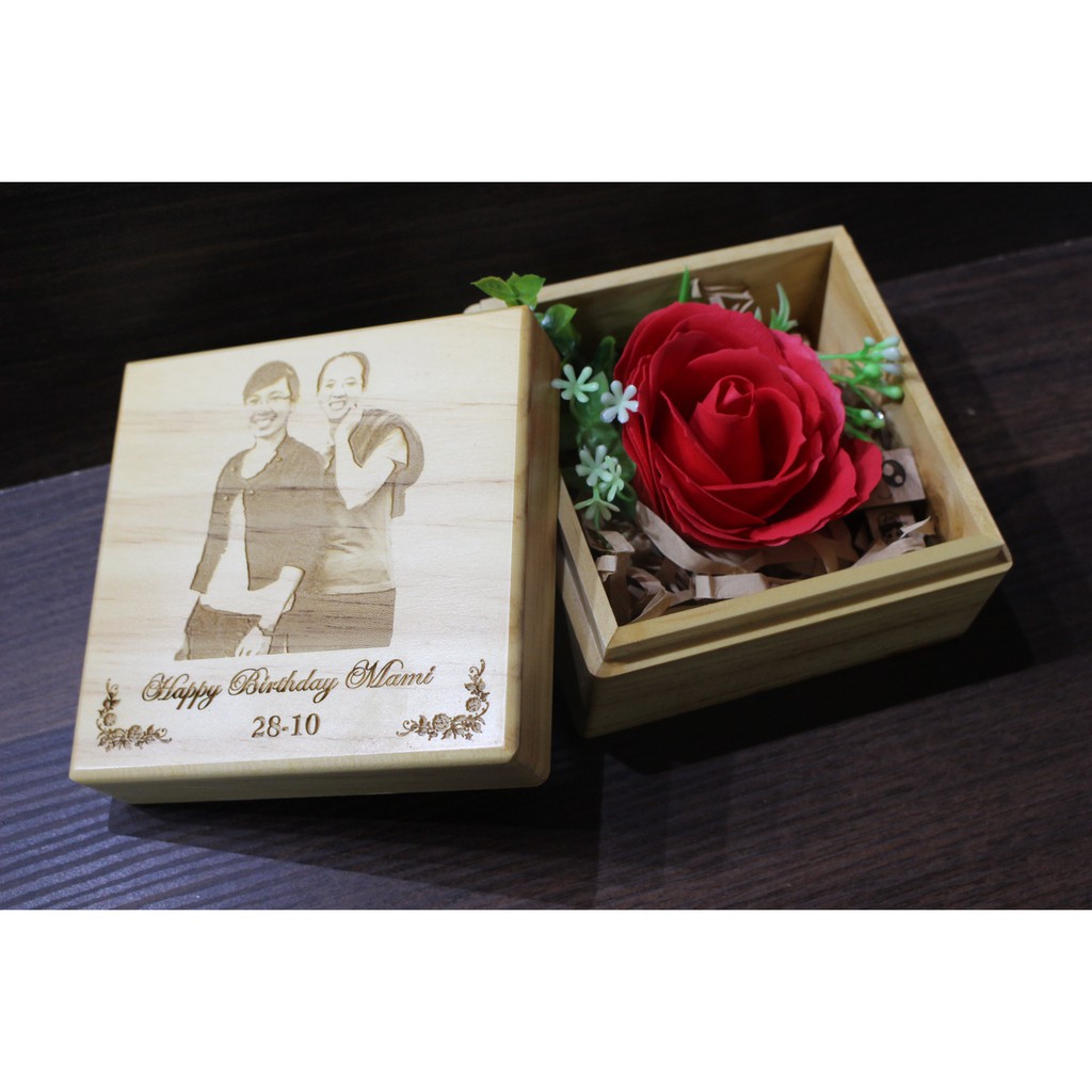 HỘP GỖ HOA HỒNG TÌNH YÊU