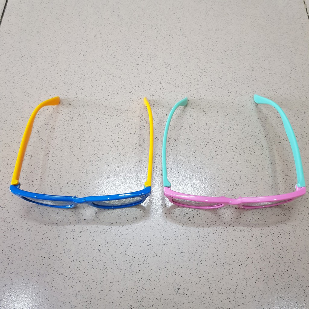 Mắt kính gọng dẻo tròng đổi màu bảo vệ đôi mắt bé