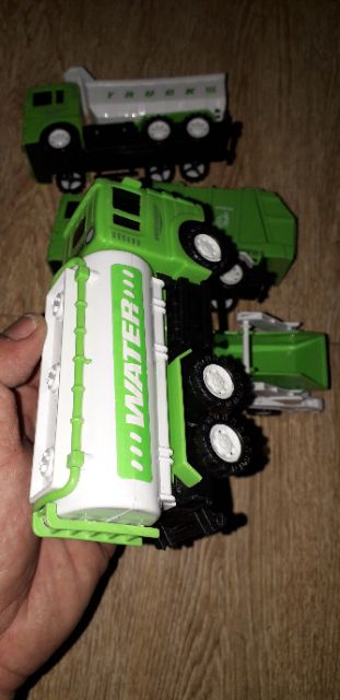 Sét 4 xe mô hình bằng nhựa xe vệ sinh chạy chớn rất đẹp