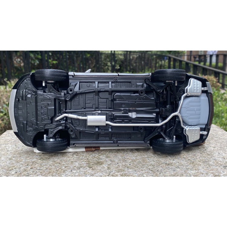 Mô hình xe  SUV Cadillac XT6  tỉ lệ 1:18
