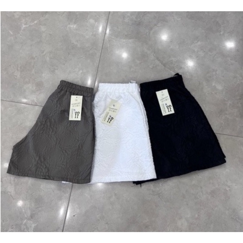 Quần Bầu in nổi viền hoa siêu xinh dễ mặc ,có chun chỉnh to nhỏ và size theo từng thai kì ,ảnh thật shop chụp trải sàn