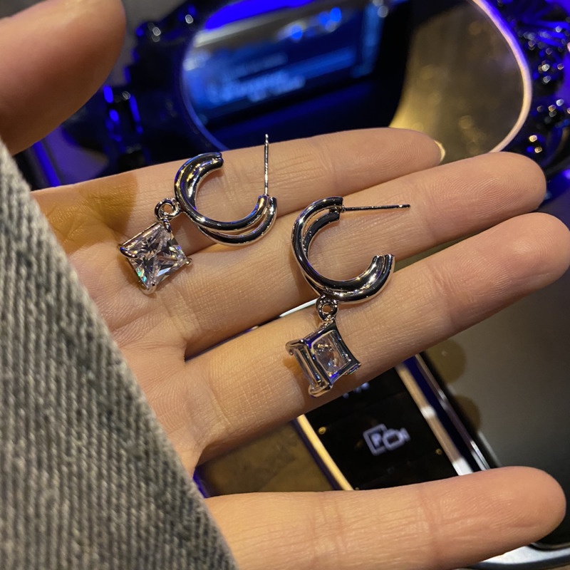 Khuyên tai kim loại đính đá zircon siêu lấp lánh phong cách vintage Hàn Quốc preppy thời thượng 19A1493