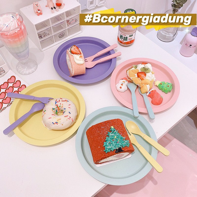 Set Muỗng Nĩa Và Đĩa Màu