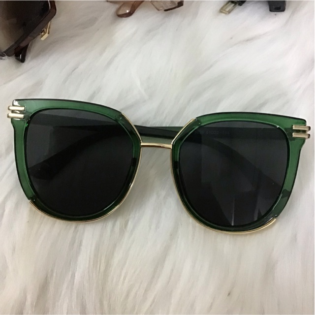 Kính mát nữ màu xanh lục độc lạ