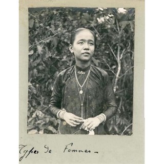Dây chuyền cổ phục - Bạch ngọc kết pha lê đỏ