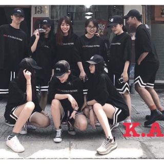 Quần short kẻ viền chữ V hot hit unisex