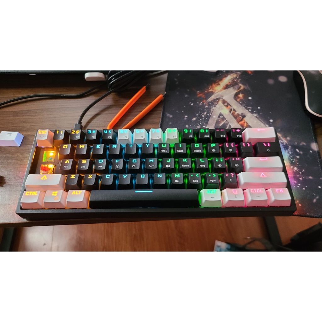 Bàn phím cơ chơi game LEAVEN K620 Hotswap, Led rainbown, Led gầm RGB