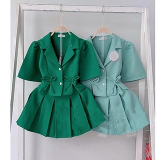 sét áo cổ vest kèm chân váy xoè dập ly