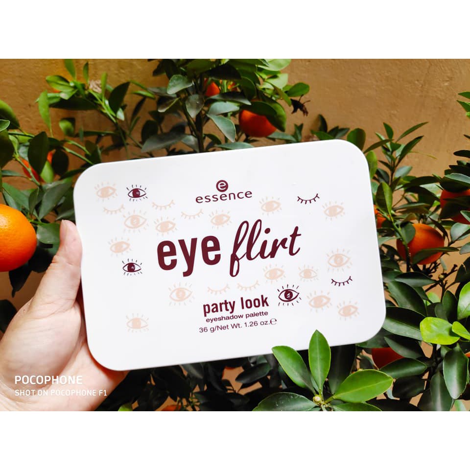 Bảng phấn mắt chuyên nghiệp Essence Eyes Flirt.