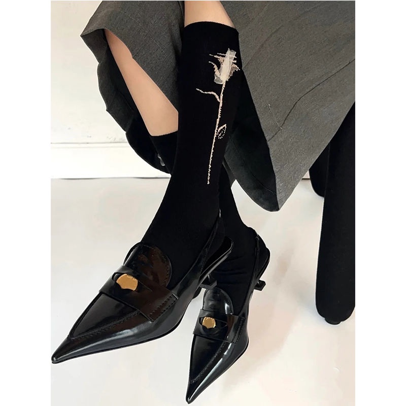 Miu gold coin pointed toe cat heel sandals women's 2022 catwalk style closed toe shallow mouth high heel shoes French retro single shoes RJU8