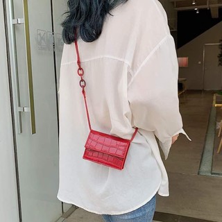 Túi đeo chéo đỏ