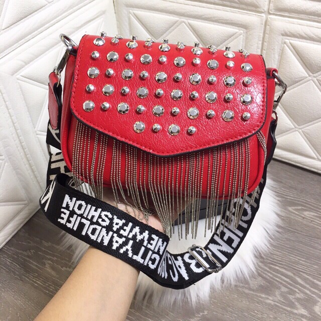 Túi tua rua đính đá