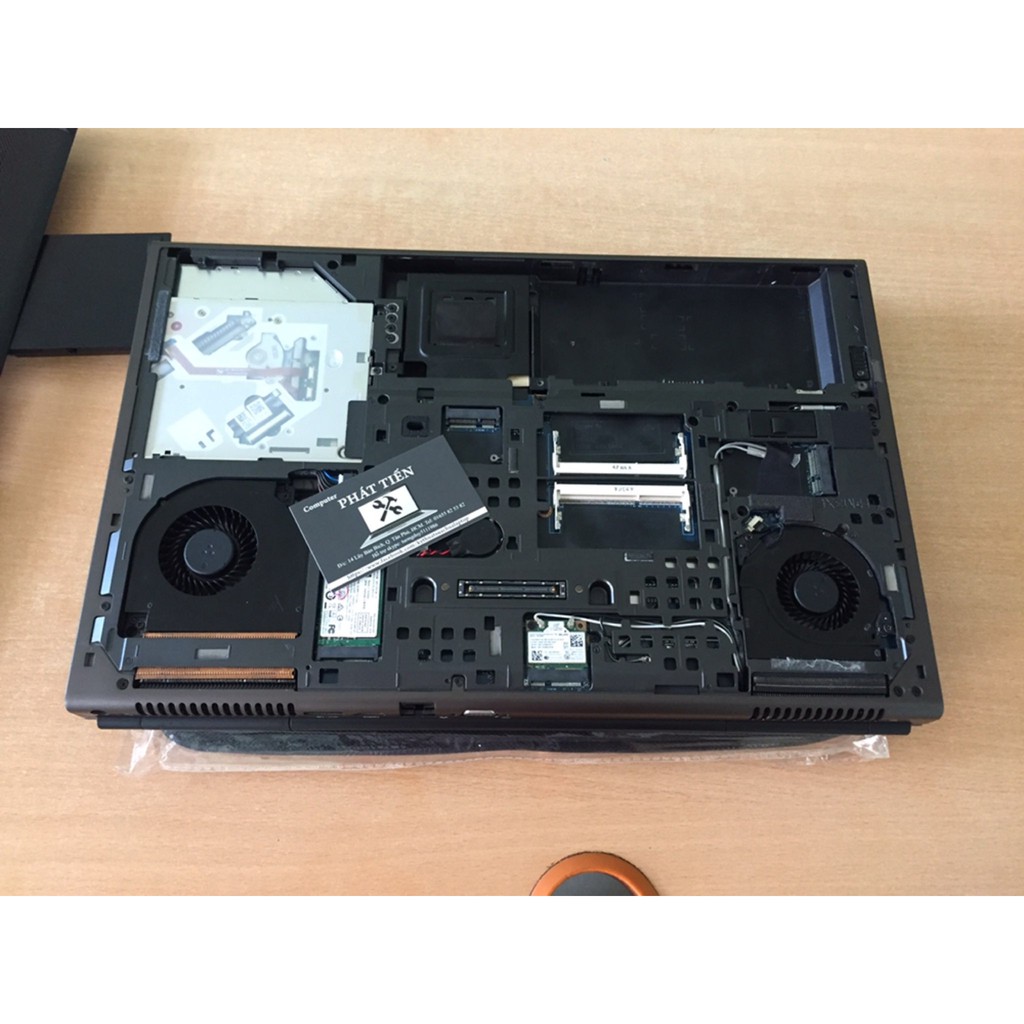 DELL PERCISION M6800 vga M3000M. Core I7 4900MQ. Ram 8G. Ssd 256G. 17.3 FULL HD