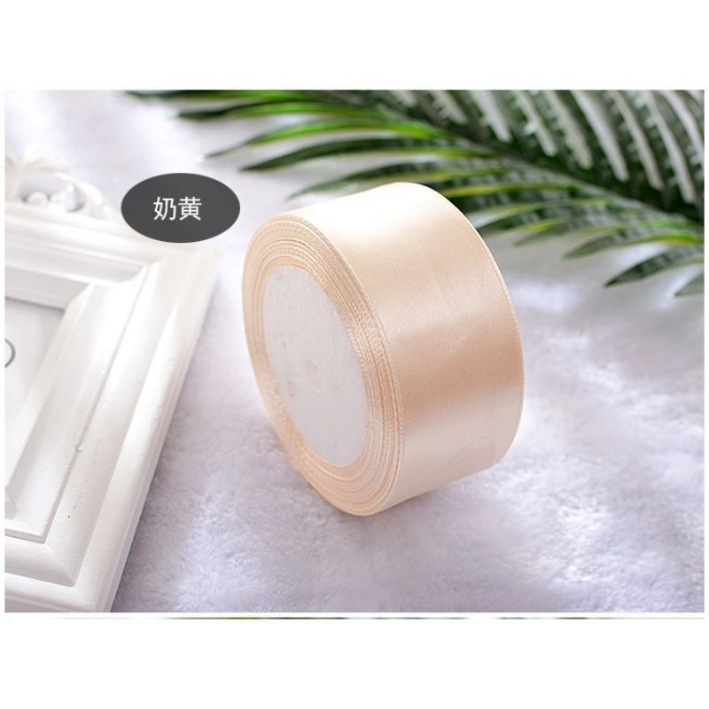 1 CUỘN RUY BĂNG LOẠI 4 PHÂN DÙNG LÀM NƠ CHO BÓ HOA  ,LÀM HOA RUY BĂNG ,LÀM DỒ HANMADE