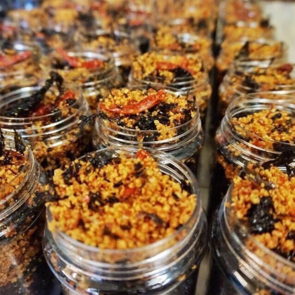 Rong biển cháy tỏi khô ăn liền rắc cơm trộn cơm 80gr | BigBuy360 - bigbuy360.vn