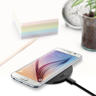 Đế sạc không dây Aukey LC-C2