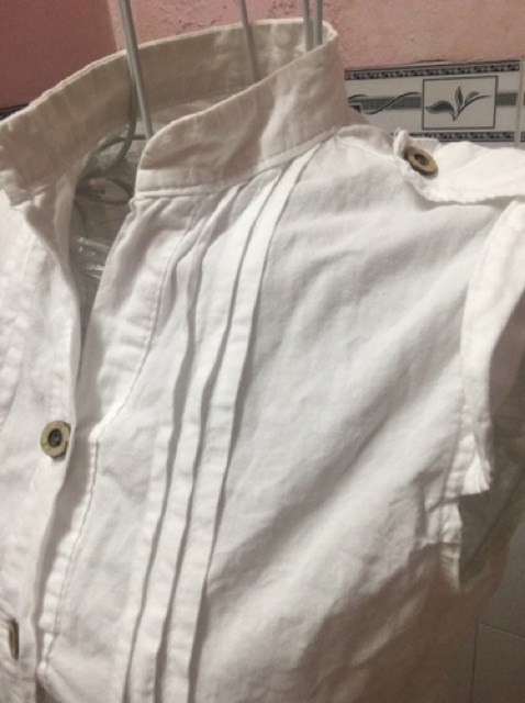 Áo kiểu màu trắng