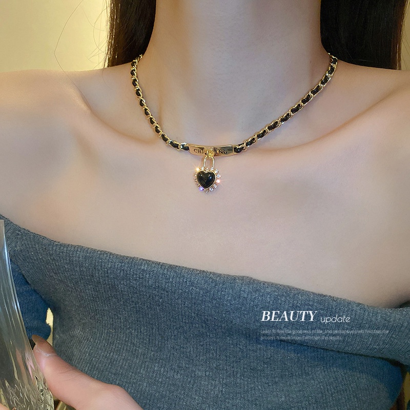 Dây Chuyền Da Mặt Trái Tim Phong Cách Hàn Quốc
