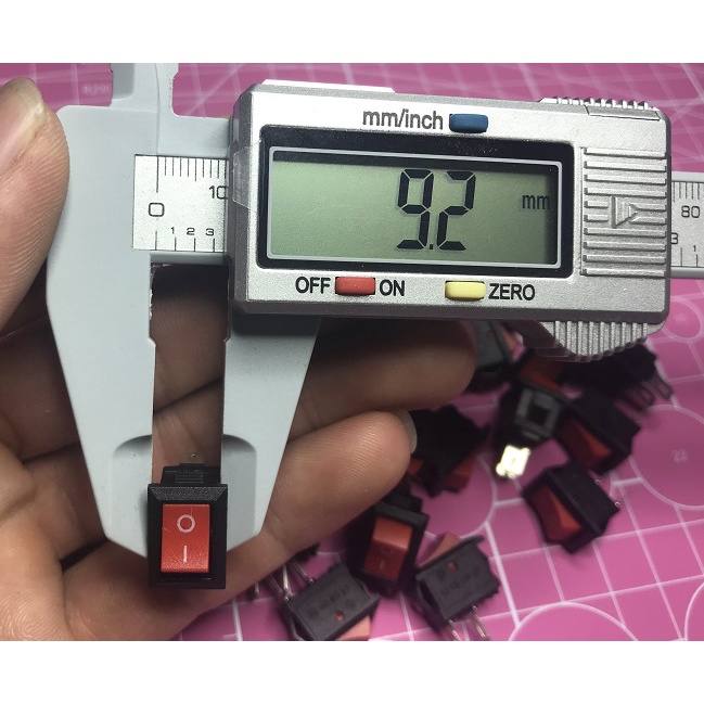 Công Tắc ON/OFF mini đỏ 3A 250V AC