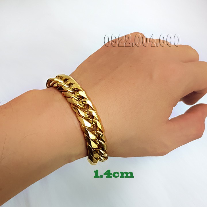 Vòng tay titan kiểu giác cạnh sang trọng lịch lãm.