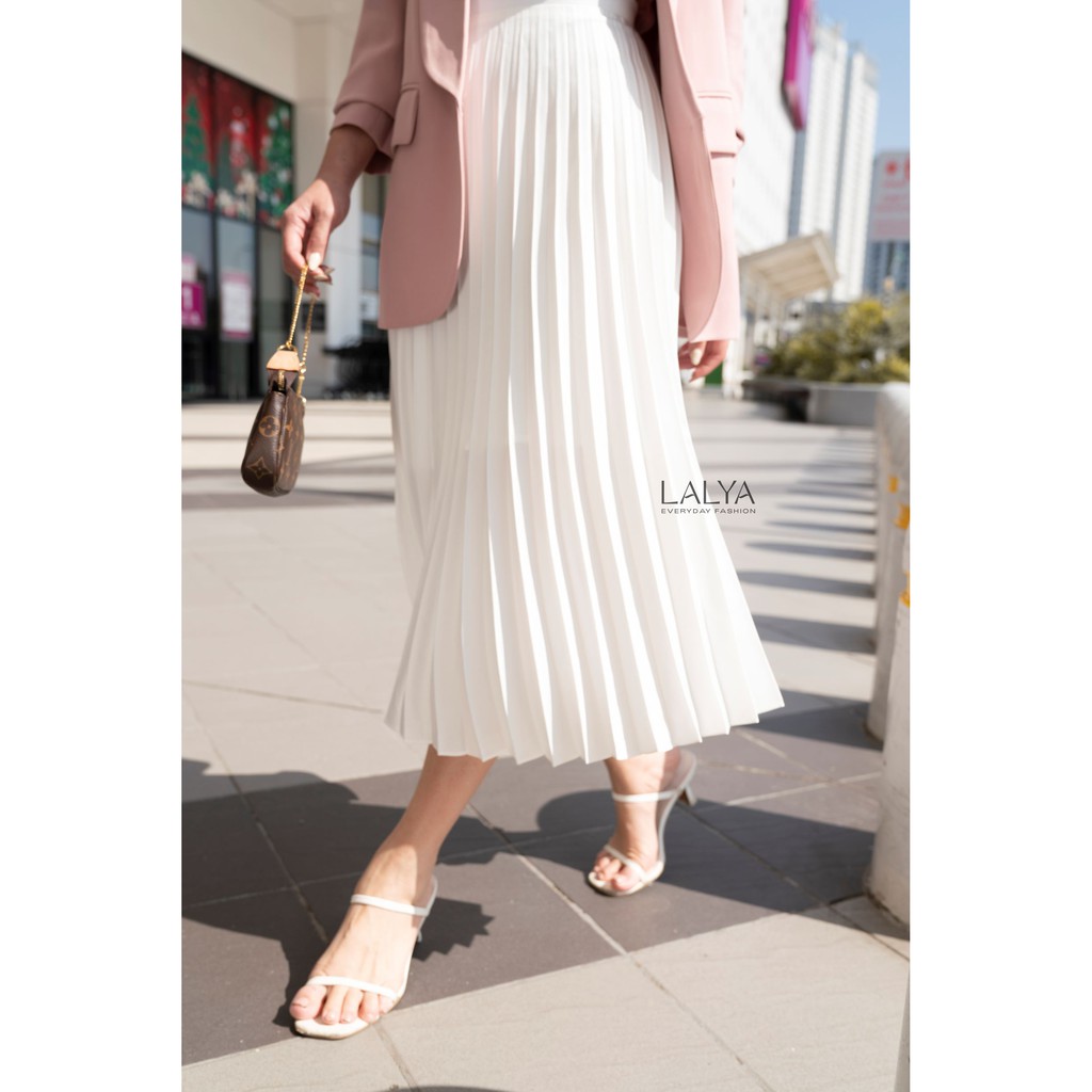 [Mã WASKT304 giảm 15% tối đa 30K đơn 99K] LALYA_Chân váy lụa dập ly quạt-Trắng | BigBuy360 - bigbuy360.vn