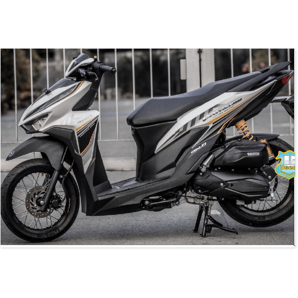 ( Quí khách vui lòng mang ra tiệm cho thợ dán ) Tem vario 150 in decal trong trắng hoặc bạc