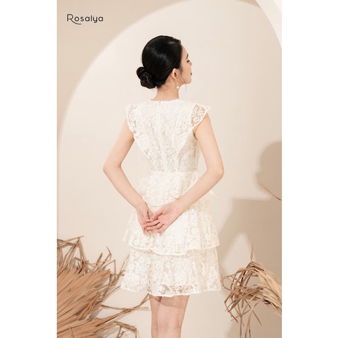 Váy Ba Tầng Ren Hoa Cổ Tròn Phối Nơ Xinh Xắn Amy Dress