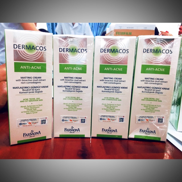 Kem giảm bóng nhờn Dermacos