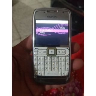 Điện thoại nokia e71 không lắp sim thi không sao lắp sim là sập nguồn