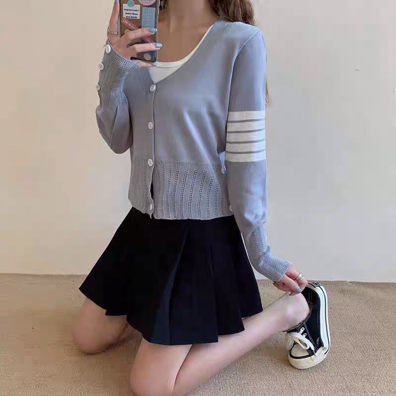 Áo cardigan len trơn kẻ ngang tay dài cài cúc cổ V dáng ngắn | BigBuy360 - bigbuy360.vn