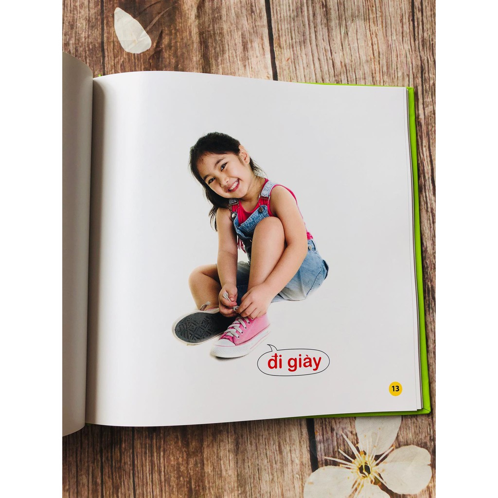 Sách - 100 Từ Đầu Đời Của Bé: Gia Đình Yêu Thương Gigabook